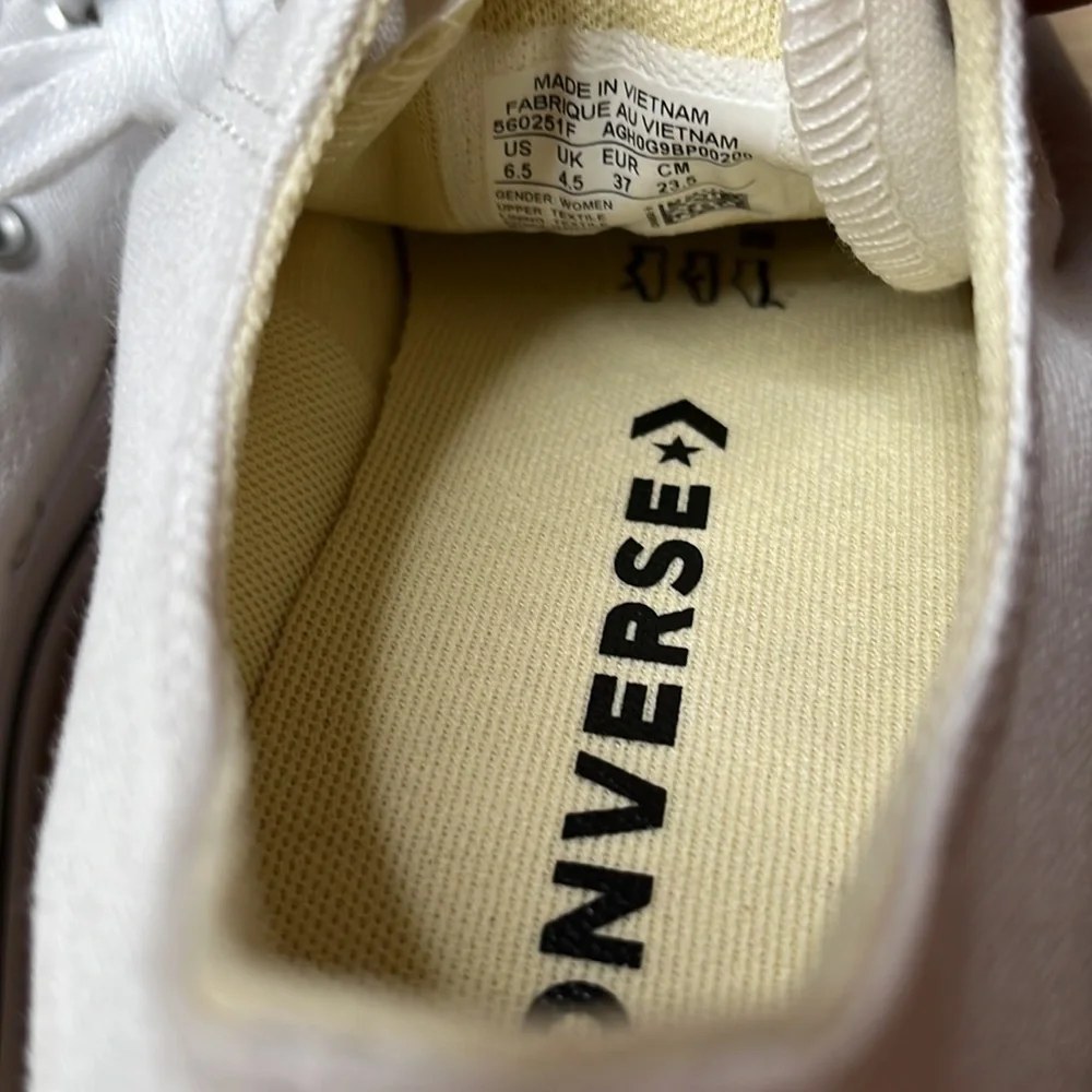 Converse low top